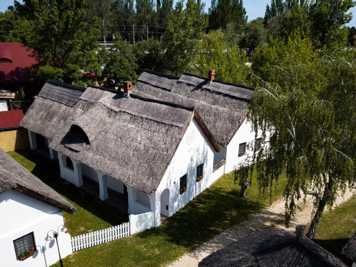 Hotel Bohem Birtok Es Csarda Zamárdi Exterior foto