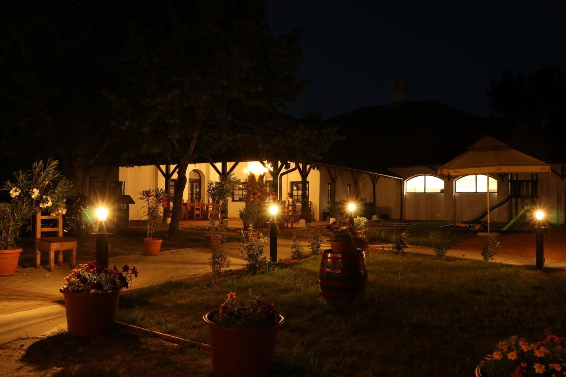 Hotel Bohem Birtok Es Csarda Zamárdi Exterior foto