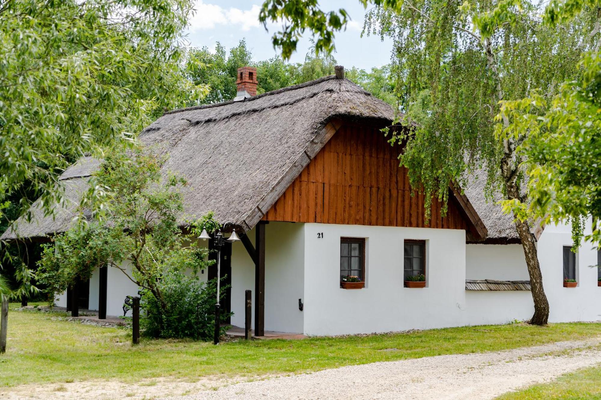 Hotel Bohem Birtok Es Csarda Zamárdi Exterior foto