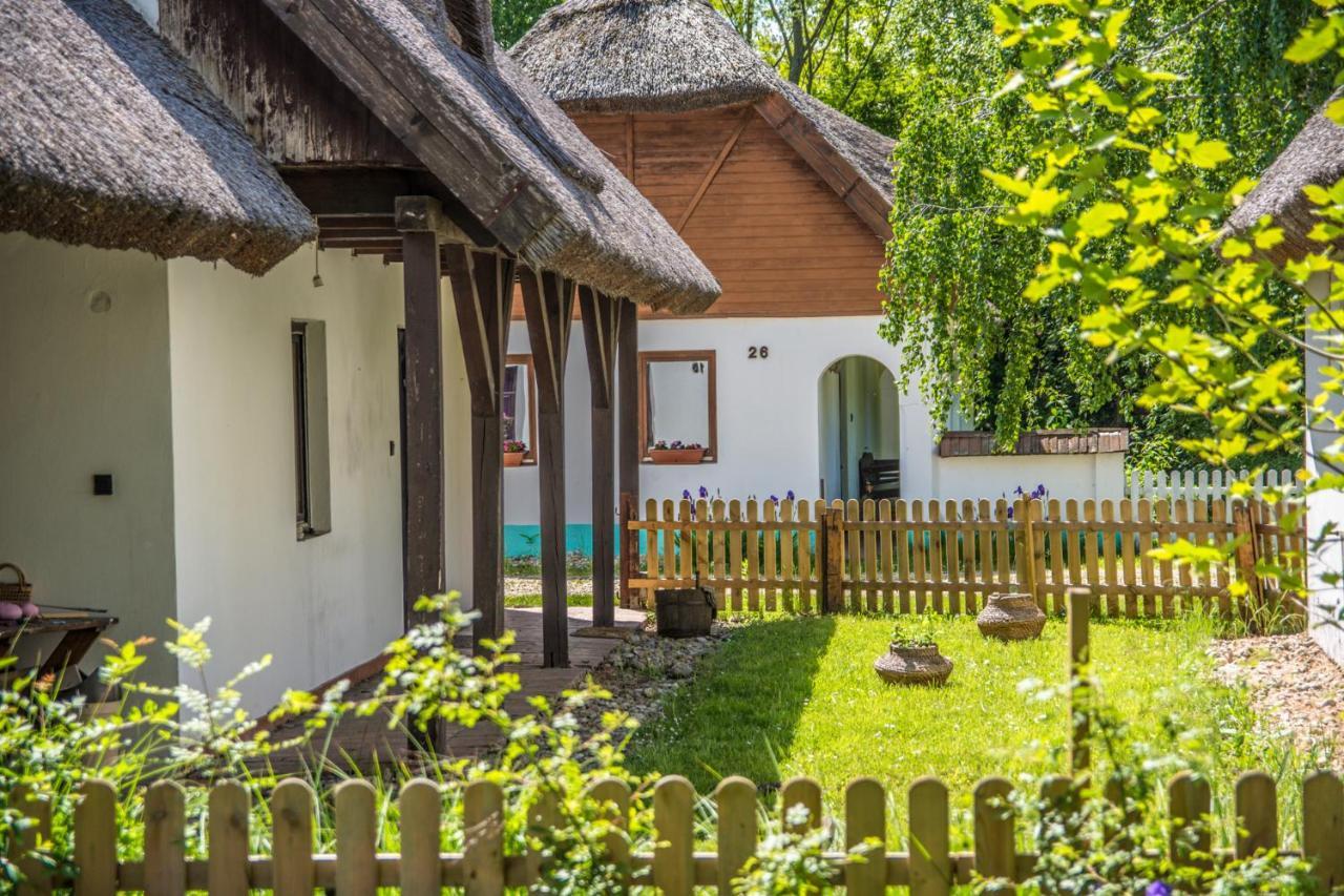 Hotel Bohem Birtok Es Csarda Zamárdi Exterior foto