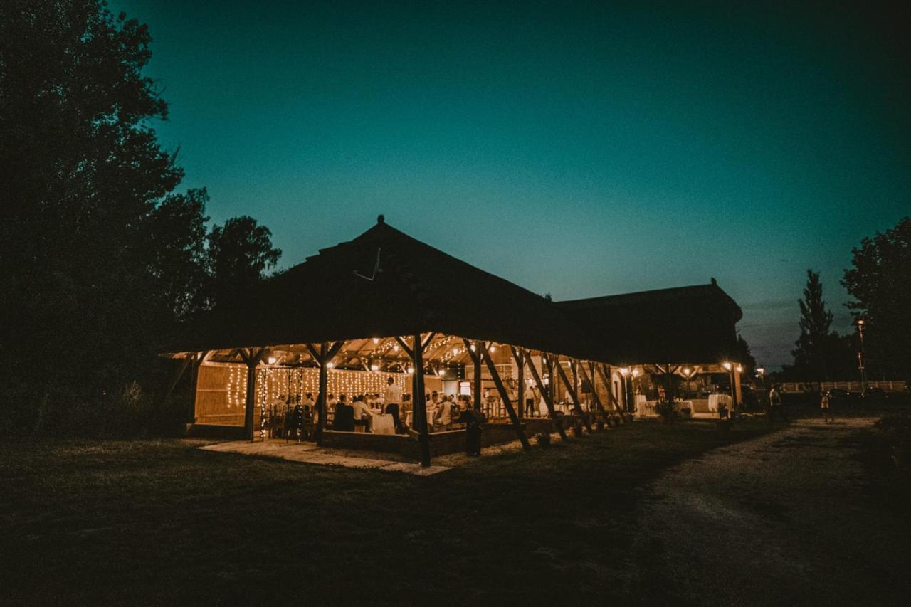 Hotel Bohem Birtok Es Csarda Zamárdi Exterior foto